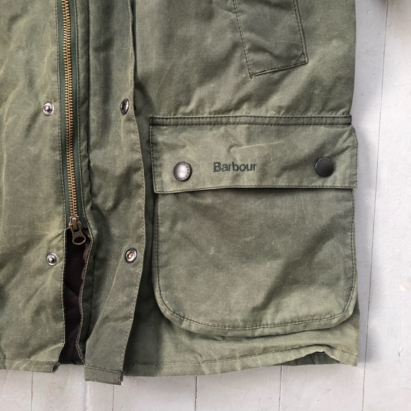 Barbour x Pantone Waxed Jacket Olive Green Large - Picture 3 of 7